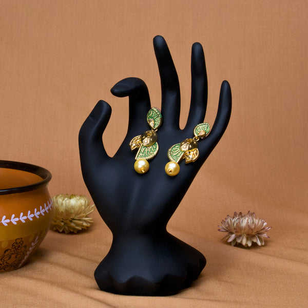 Gracious Sty 3le Traditional Pearl Earrings