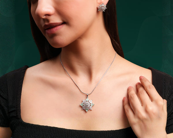 Snowflakes Pendant Set